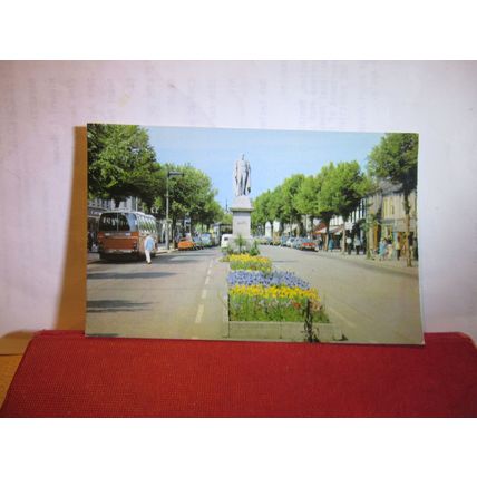 MAIN STREET & MAYO MONUMENT, COCKERMOUTH, CUMBRIA unused postcard Colourmaster =