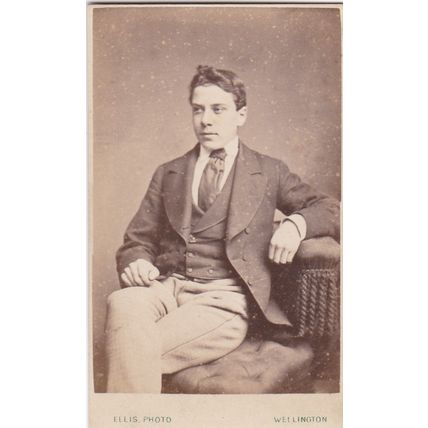 VICT. CDV PHOTO - SEATED YOUNG MAN BY ELLIS, WELLINGTON