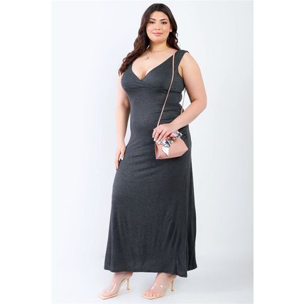 Women's Plus V Neck Sleeveless Maxi Dress