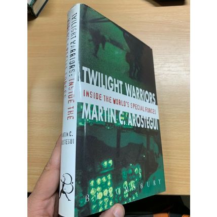 1995 "TWILIGHT WARRIORS" M.AROSTEGUI INSIDE WORLDS SPECIAL FORCES H/B BOOK (P4)