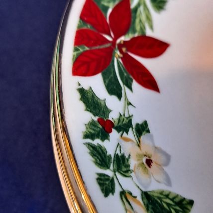Lot 4 Gibson Housewares POINSETTIA HOLIDAY SAUCERS Christmas Plates Dessert 6"