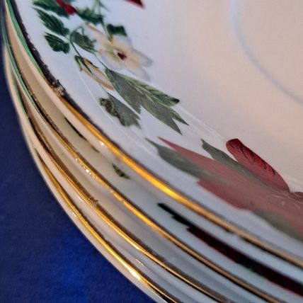 Lot 4 Gibson Housewares POINSETTIA HOLIDAY SAUCERS Christmas Plates Dessert 6"