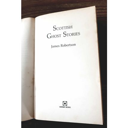 Scottish Ghost Stories. James Robertson. Warner Publications. 1996 Paperback.