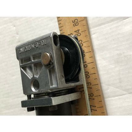 TOLOMATIC CCM # 213348 PNEUMATIC CABLE LINEAR ACTUATOR 670mm TRAVEL 1/8 NPT,EN