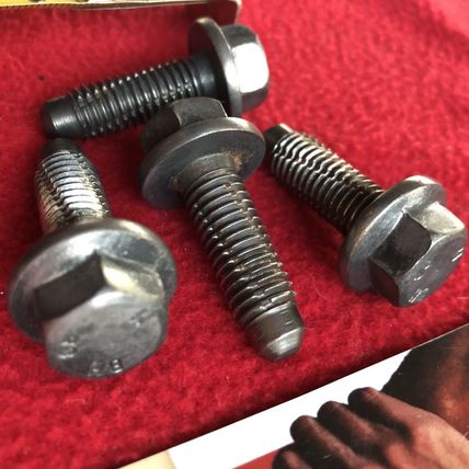 Volvo 985191 Flange Screw Bolt OEM Quantity 4