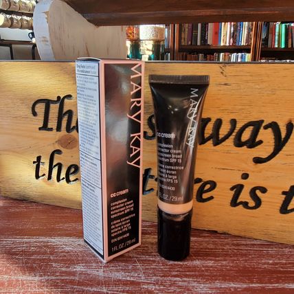 CC Cream - Light to Medium Cover Cream Sunscreen SFP 15 - Mary Kay