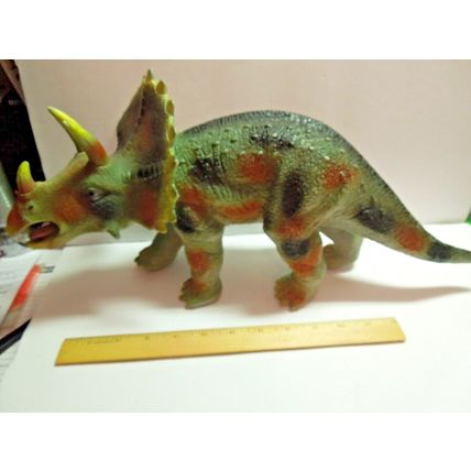 Realistic Soft Plastic Triceratops Dinosaur Figurine 17 inches long! 2009