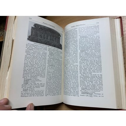RARE* 1940 "BONNIERS KONVERSATIONS LEXICON" THICK VINTAGE HARDBACK BOOK (P7)