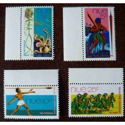 Niue 1972 South Pacific Arts Festival Fiji set mint block 4 stamps SG166-9 dance