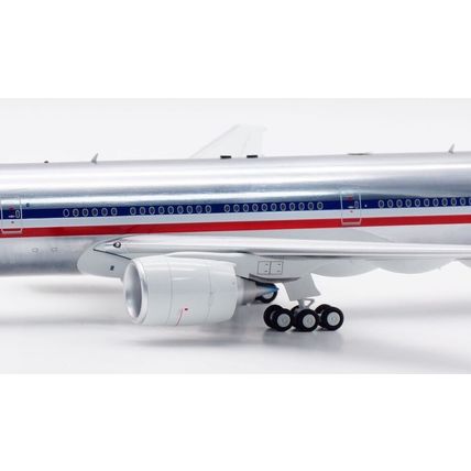 B777-200 AMERICAN AIRLINES REG: N779AN W/STAND - INFLIGHT 200 IF772AA0922P 1/200
