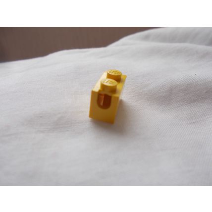 LEGO / YELLOW CLIP (15/01) FREE POSTAGE