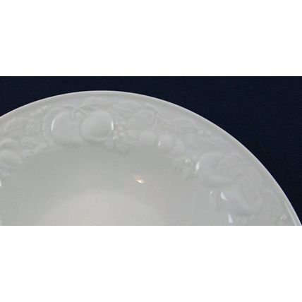 Tabletops Unlimited Fruit de Blanc Rimmed Soup Bowl, Excellent Condition!