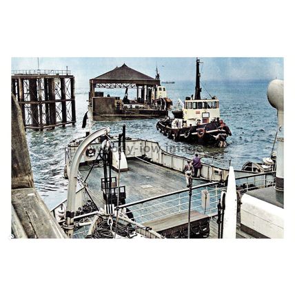 ptc8313 - Yorks' - Repaired Pontoon arrives, Corporation Pier, Hull - print 6x4