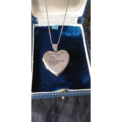 Vintage 1980-s 925 Sterling Silver Locket Pendant SISTER & 22 Inch Chain.