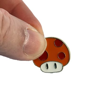 Pin Badge Toad stool Enamel Fun Comic mushroom Collectable 1.9 cm x 2.1 cm BA207