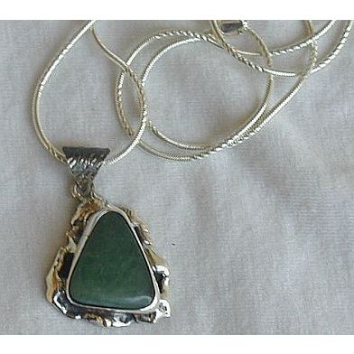 Green pendant HM9