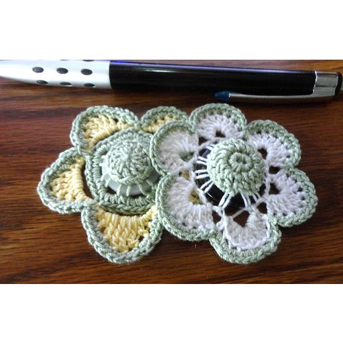 Button flowers #bf03 lot of 2 crochet decoration adornment embellishment motif