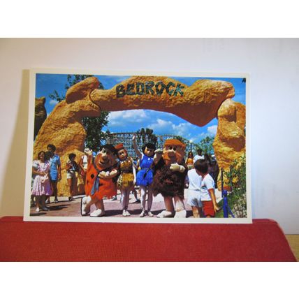 YOGI BEAR, BEDROCK, CANADA'S WONDERLAND, TORONTO unused postcard =