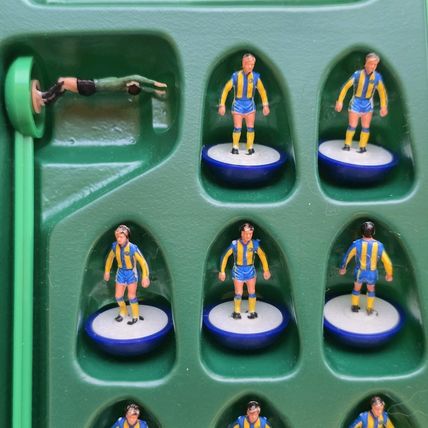 Subbuteo lw team NUMBER 779 LEEDS UNITED 2nd COMPLETE SET IN CORRECT LABEL BOX