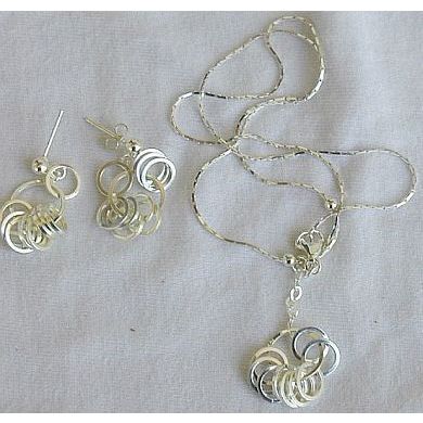 Silver rounds necklace with earrings