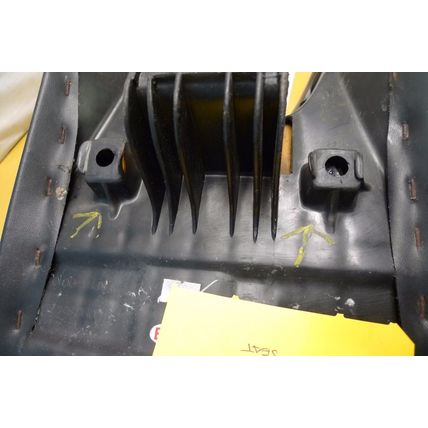 HONDA CBR125 CARBURETTOR VERSION RIDERS SEAT #8 (CON-B)