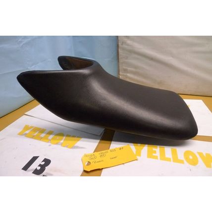 HONDA CBR125 CARBURETTOR VERSION RIDERS SEAT #8 (CON-B)