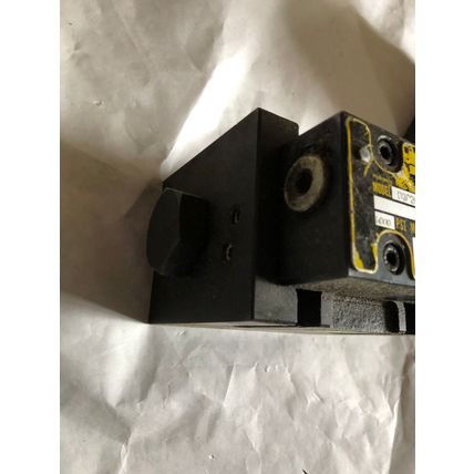 NEW PARKER HANNIFIN D3P20B2V-30 DIRECTIONAL CONTROL VALVE,BS