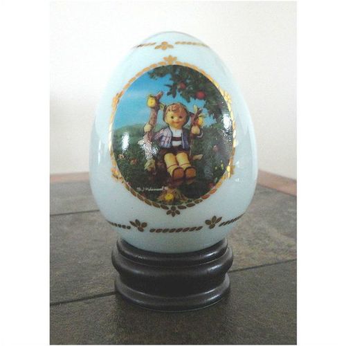 Porcelain egg Apple Tree Boy 1993 M. I. Hummel Danbury Mint vintage collectible