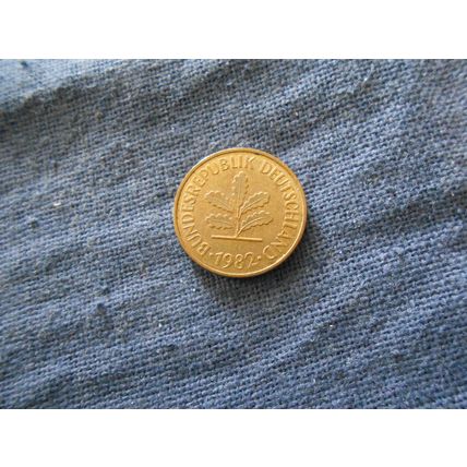 1982 (J) GERMANY 5 PFENNIG COIN.
