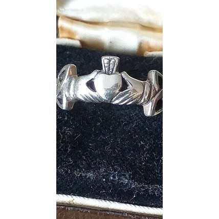Vintage 1970-s Celtic Claddagh Sterling Silver 925 Ring UK P, US 8 - Beautiful!