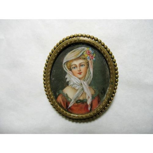 Rare 19th century pin, hand painted and signed on organic material, fine antique