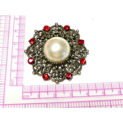 VINTAGE Pewter Ornate Scroll Frame Red Rhinestone & Faux Pearl Cabochon BROOCH