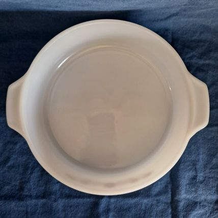 Vintage DYNAWARE CASSEROLE DISH Pyr-O-Rey Daisy Milk Glass Pan Bowl 8" Baking