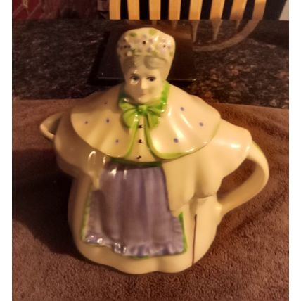 Old Vintage Original Shawnee Tea Pot Granny Ann 7 Cups 7 1/2" Tall 1940