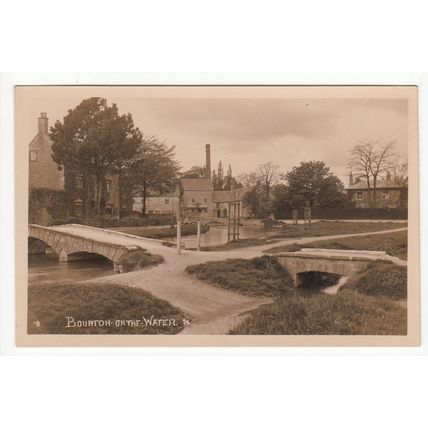 Bourton-on-the-Water Postcard RP Gloucestershire 70