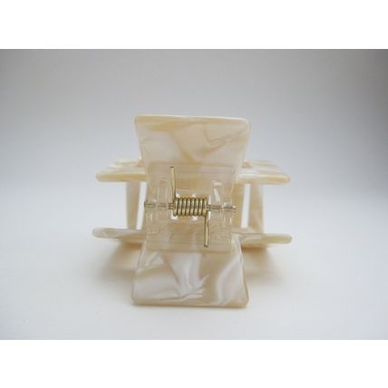 Medium/large shimmering marbled vanilla blonde white hair claw clip
