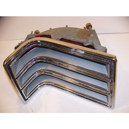 1967 CHRYSLER NEWPORT RH TAILLIGHT COMPLETE OEM #2606392 2606388