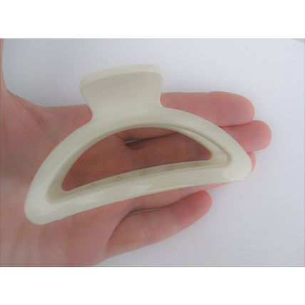 Blonde creme white hair claw clip for medium hair