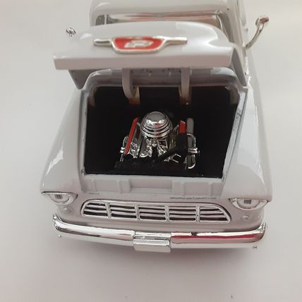 1955 Chevy Stepside Truck 1/24 Scale Motormax Moving Parts White Chevrolet READ