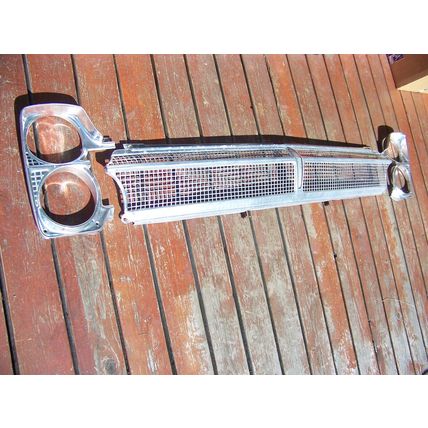 1965 PLYMOUTH FURY III GRILL OEM