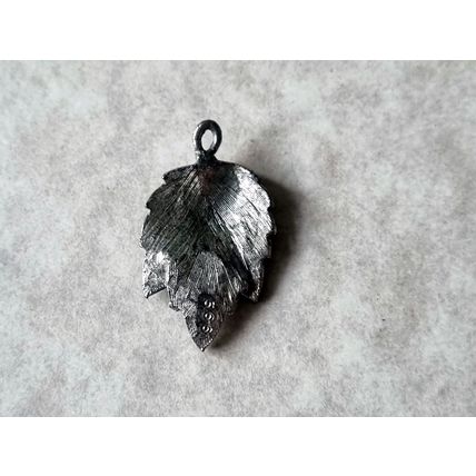 Double Leaf Pendant in Aged Silver Tone Metal, Vintage Botanical Jewelry