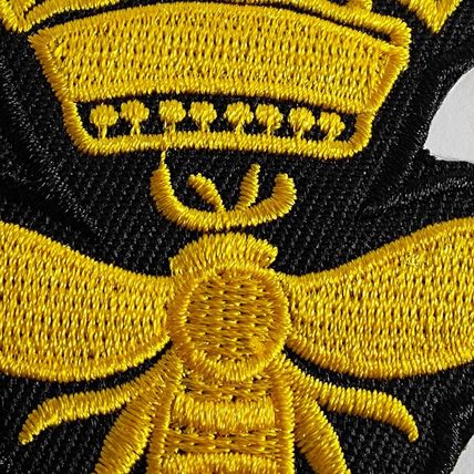 Iron On Patch Bee Queen Crown Badge Sew Embroidered Royal 6cm x 8cm Golden P490