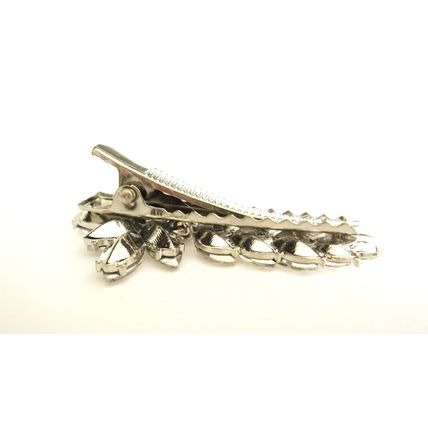 Small flower and leaf shaped crystal alligator hair clip for fine thin hair