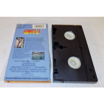 1983 Jaws 3 VHS Horror Movie 80044 MCA Dennis Quaid Bess Armstrong