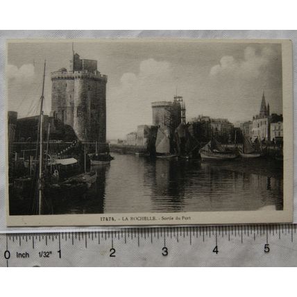vintage postcard La Rochelle, Sortie du Port