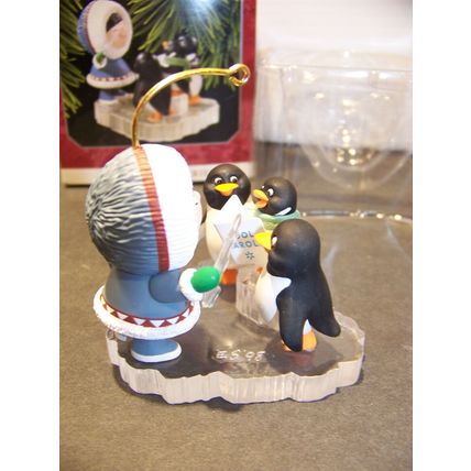 Hallmark Frosty Friends 1998 Eskimo & Penguins In Box