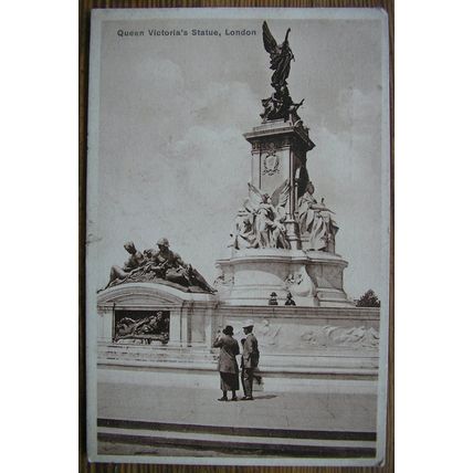 1926 postcard Queen Victoria's Statue, London