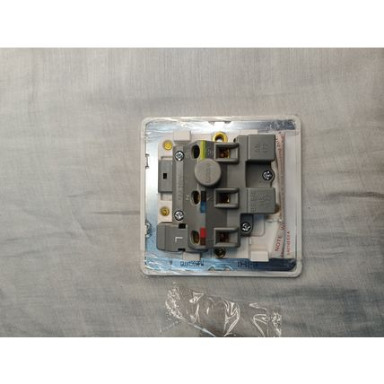 Schneider Screwless Flat Plate Single 15A Socket White Metal GU3490WPW