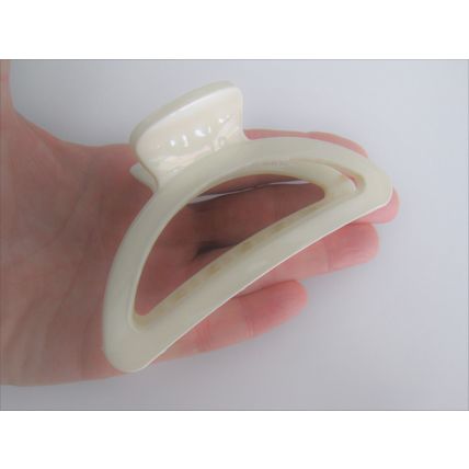 Blonde creme white hair claw clip for medium hair