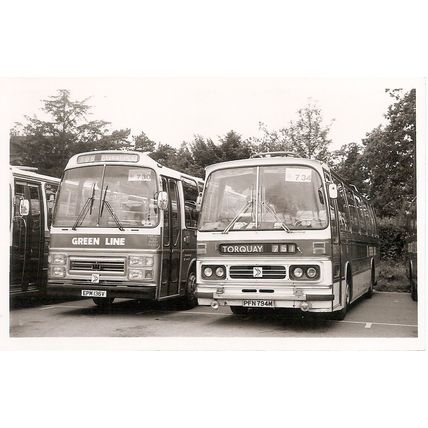 Black & White Photo of London Country Bus Services Ltd. - PFN 794M ex. East Kent